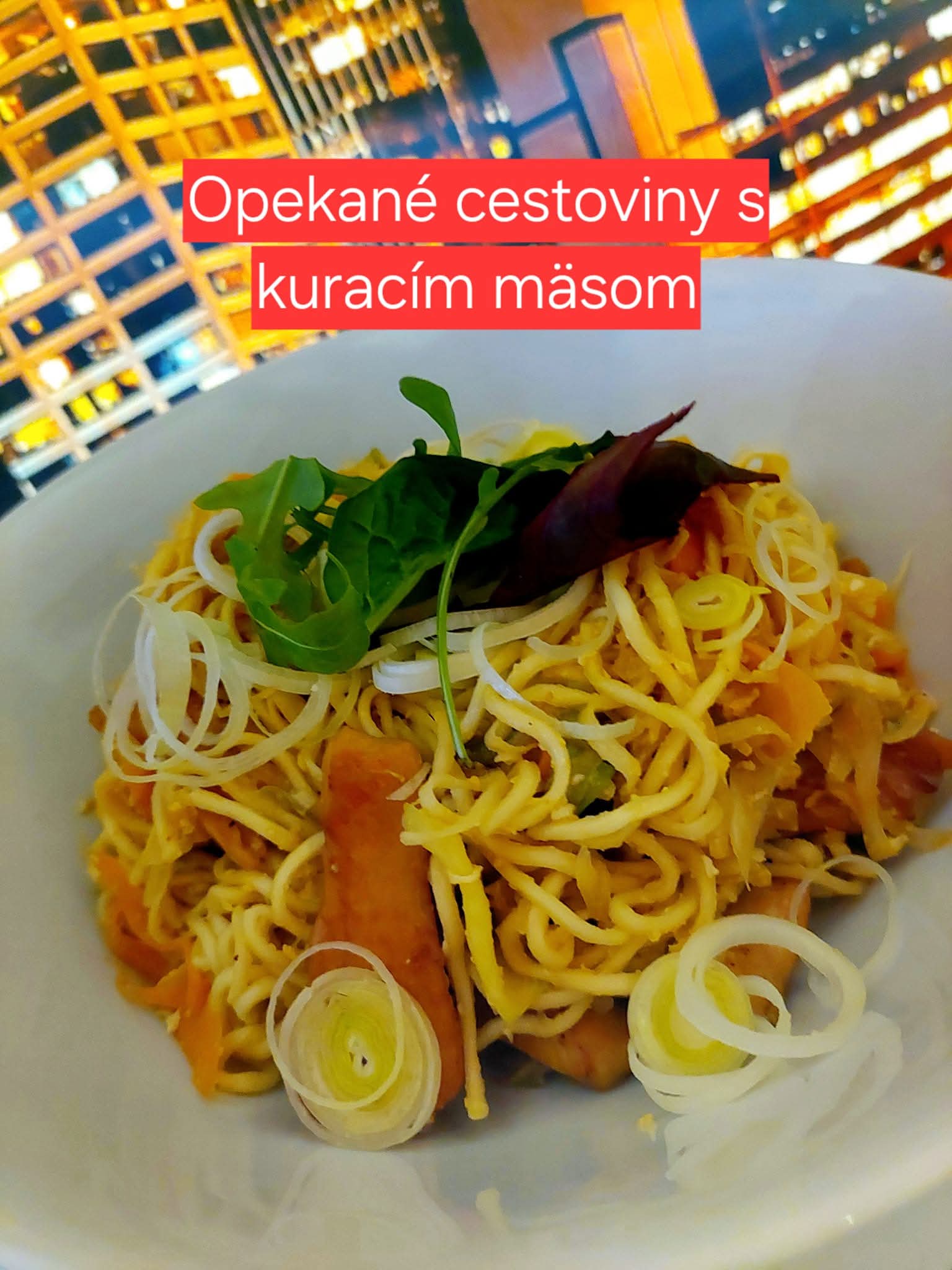 Opekané cestoviny s kuracím mäsom a pórkom